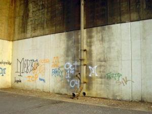 Skater.ICP graffiti I-30 Bridge near fishing ramp Oct 04 003-729148
